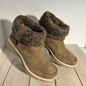 Women’s Skechers Easy going taupe knit cuff ankle boots SZ 6.5 memory foam